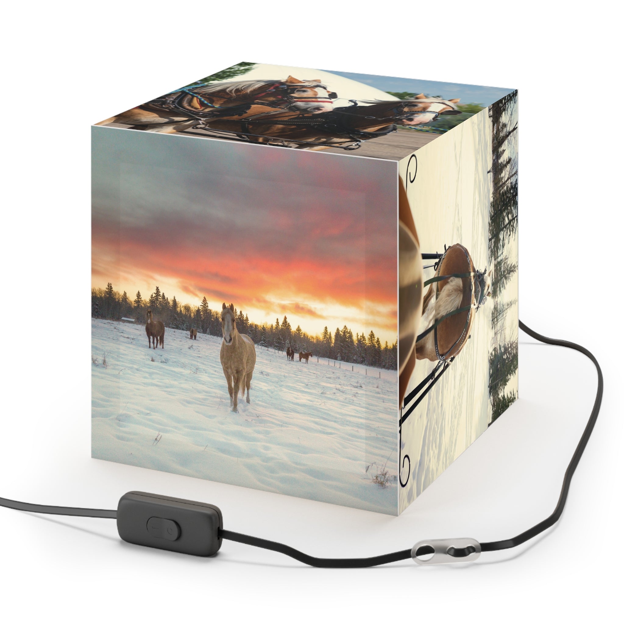 Horse-Drawn Sleigh Light Cube Lamp — Holiday Winter Scene Decorative Pendant